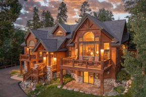 Walking distance to downtown Breck, Stunning ski resort panorama, hot tub, foosball, arcade machine!